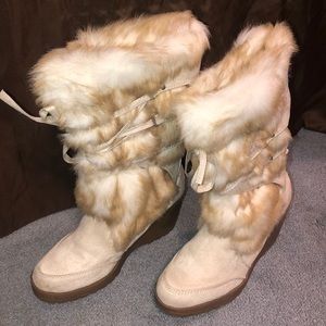 Wedged fur snowboots